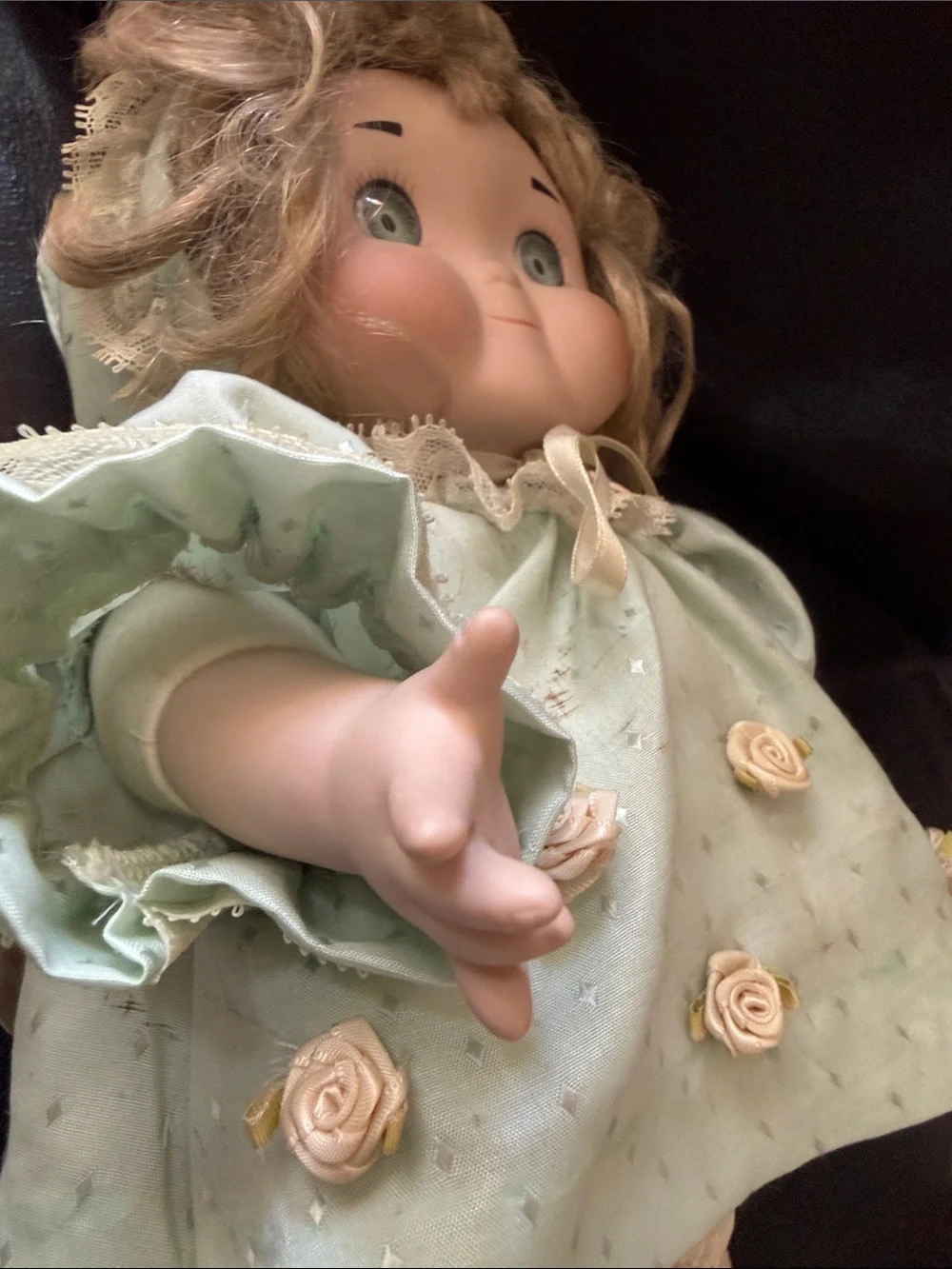 Goebel Collector Porcelain Doll Dolly Dingle Musical with Tag & a Stand 1989